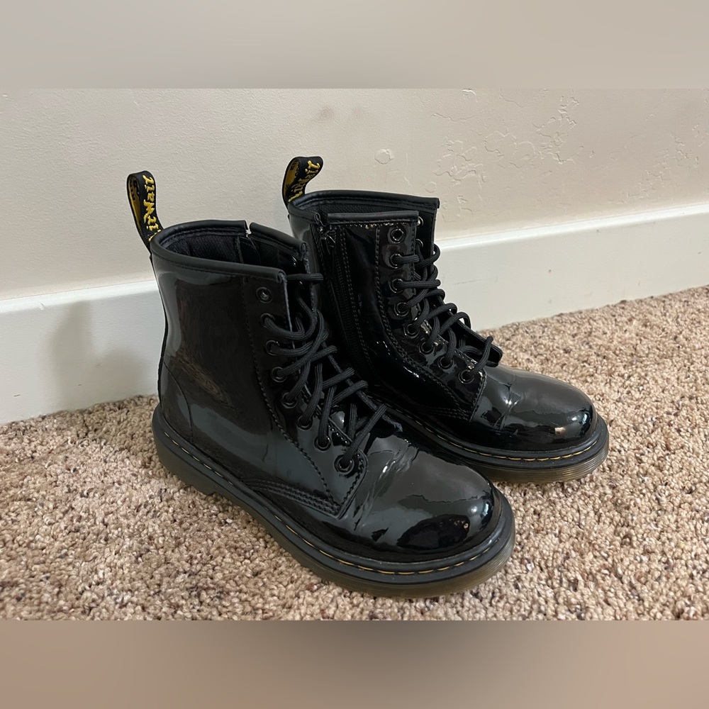 Dr. Doc Martens 15382 Side Zip Patent Leather Boots Size 2 Black